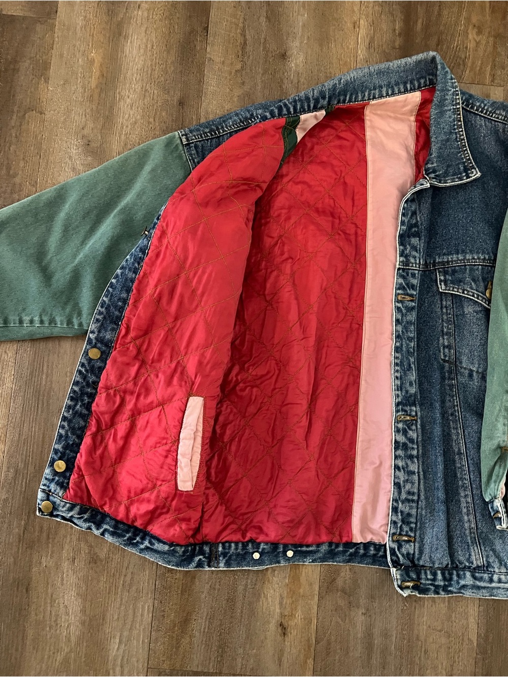 Vintage Two-Tone Reversible Denim Jacket with Green Sleeves and Pink Lining - Picture 3 of 6